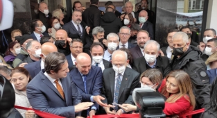 Kılıçdaroğlu kurdeleyi kesti: CHP İzmir'in yeni binası açıldı