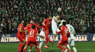 Diken üstünde Ege derbisi