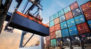 Dış ticaret açığı Ocak’ta 10.3 milyar dolar oldu