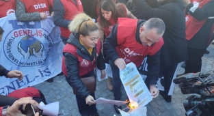 DİSK'ten zam ve ekonomik kriz isyanı... Fatura yaktılar