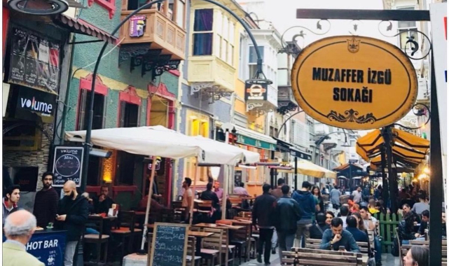 Ekonomik kriz Barlar Sokağı'na mum yaktırdı