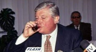 Eski bakan hayatını kaybetti