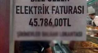 Esnaf isyan etti: Elektrik faturasını cama astı