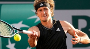 Hakeme saldıran Alman tenisçi Zverev, turnuvadan ihraç edildi