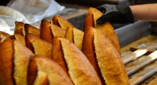 İzmir'de ekmeğe bir zam daha... Gramaj düştü, fiyat arttı!