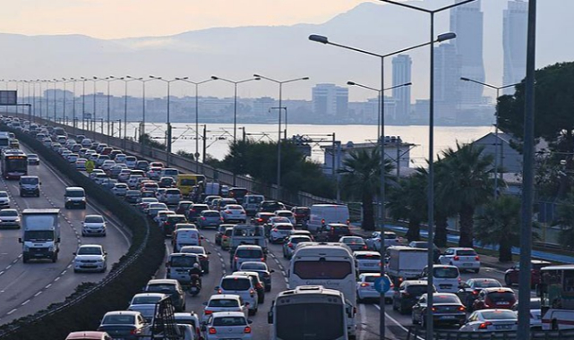 TÜİK açıkladı: İzmir'de trafiğe kayıtlı araç sayısında artış!