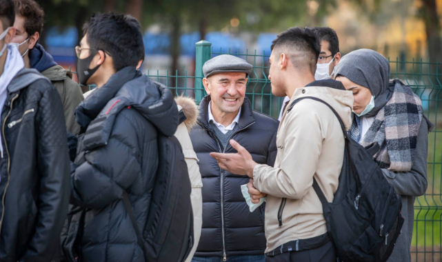 İzmir’de üniversite öğrencilerine nakliye desteği... Başkan Soyer: Her konuda gençlerimizin yanındayız