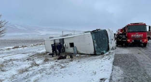 İzmir'den Kapadokya'ya giden tur otobüsü devrildi: 5 ölü, 26 yaralı