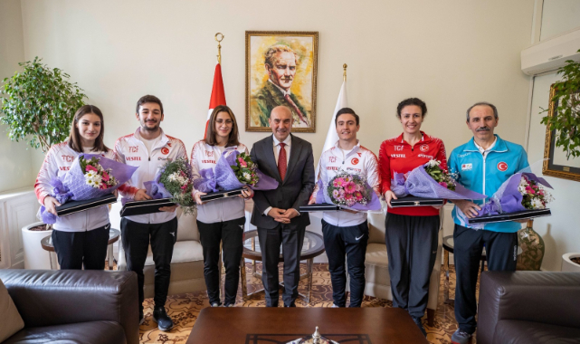 Şampiyonları ağırlayan Başkan Soyer: Şampiyonluklar geleceğe dair umudu büyütüyor