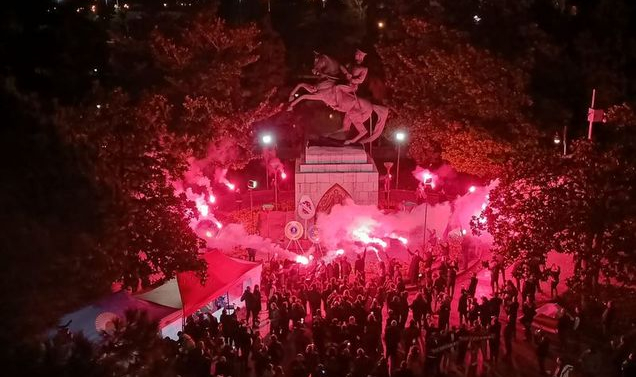 Samsun'da vatandaşlar Onur Anıtı'nda nöbet tuttu