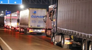 Tır şoförleri savaş yüzünden 3 gündür bekliyor