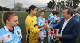 Başkan Batur’dan maç öncesi Kadınlar Günü kutlaması