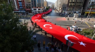 Başkan Soyer'den İstiklal Marşı çağrısı: ''101. yıldönümünde birlikte yürüyelim”