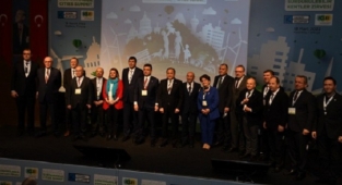 Başkan Soyer'den uluslararası zirvede: Aramızdaki adaleti yok ettik!