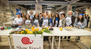 Başkan Soyer sağlıklı beslenmeye dikkat çekmek için mutfağa girdi