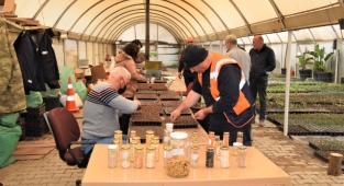 Bornova'da atalık tohumlar toprakla buluştu