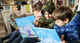 Bucalı miniklerden kütüphane ziyareti