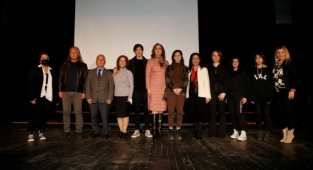 Genç ressamlar Konak’ta Ümran Baradan anısına yarıştı