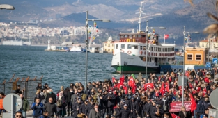 İzmir'de coşkulu 12 Mart kutlaması