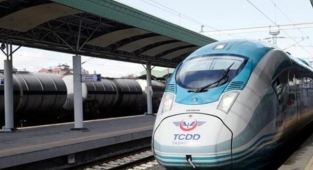 İzmir-Ankara Yüksek Hızlı Tren Hattı için imzalar atıldı