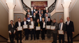 İzmir Ticaret Borsası’nda bir ilk: İlk kez bir kadın ‘aracılık sertifikası’ aldı