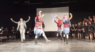 Konak’ta türkü ve Zeybek gecesi