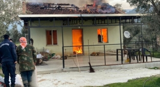 Müstakil evde yangın çıktı: Yaşlı adam alevlerin arasında can verdi