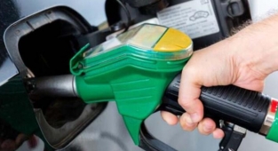Petrol fiyatları ABD’nin yeni yaptırım planı açıklamasıyla uçtu