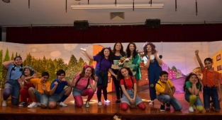 Aliağa’dan Bitlis’e Canlı Tiyatro Oyunu