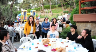 Başkan Çalkaya Üniversiteli Gençlerle iftarda buluştu