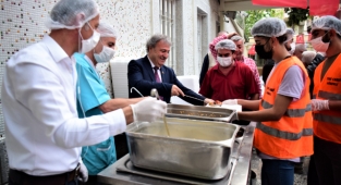Başkan İduğ önce camii ardından kilise iftarında