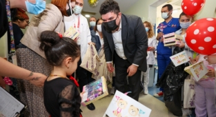 Başkan Kılıç’tan hastanedeki çocuklara 23 Nisan sürprizi