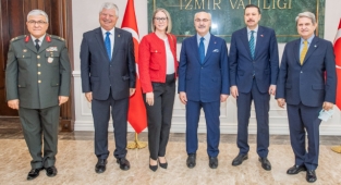 Başkan Vekili Özuslu İzmir Valiliği’ndeki bayramlaşma törenine katıldı