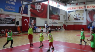 Bayraklı’da 23 Nisan coşkusu sporla başladı!
