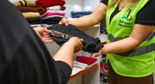 Bayraklı’da sosyal marketler yüzleri güldürüyor