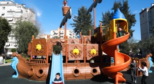 Bayraklı’nın parklarına modern dokunuş