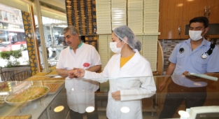 Bayraklı zabıtası bayram denetiminde