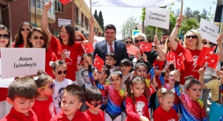 Buca’da 23 Nisan’a yakışır kutlama