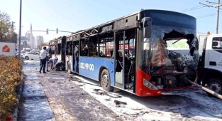 Çiğli’de Belediye Otobüsü Yandı