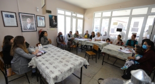 Efes Selçuk'ta kadınlara yönelik temel hukuk eğitimi devam ediyor