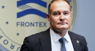 Ege Denizi'ndeki geri itmelerde suçlanan Frontex'in direktörü Leggeri istifasını sundu