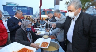 Güzelbahçe'de iftar yemeği verildi