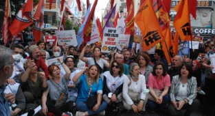 İzmir'de Gezi Davası Protestosu: Beşli çeteye karşı ekolojik mücadeledir Gezi!