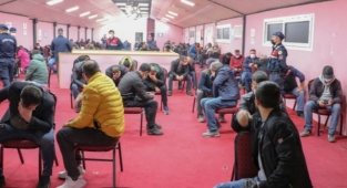 İzmir'de kumar operasyonu: Asitle yok etmeye çalıştılar