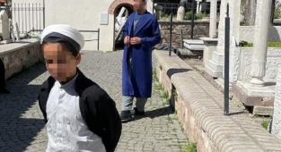 İzmir'in çocukları da tarihi de tarikatlara emanet