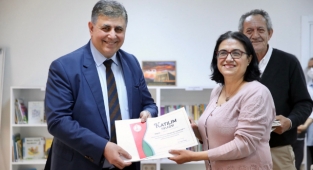 Karşıyakalı yazar adayları sertifikalarını aldı 