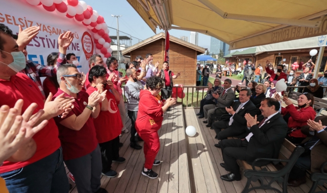 Konak'ta Rengarenk Otizm Festivali