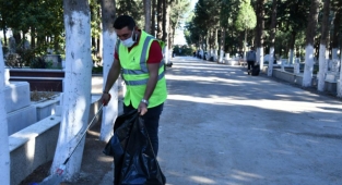 Narlıdere Mezarlıkları Bayrama Hazır 