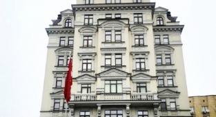 Türkiye'nin Kiev Büyükelçiliği geri döndü