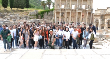 Balçova'dan üniversiteli gençlere 19 Mayıs hediyesi